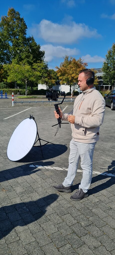 Alex Schmidt dreht ein Video